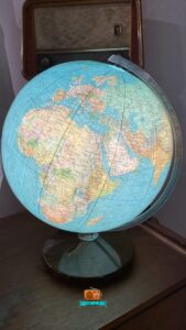 K+F - Leucht- Glas- Globus - Massstab 1:48000000 - 1952